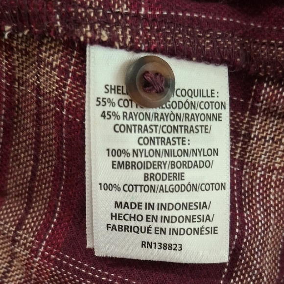 New. Shyanne Wome's Burgundy Plaid Button Down Shirt Size L - Picture 12 of 12